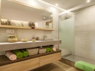 Cabril's Hills Luxe Suites - 2