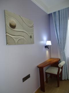 Cozy Top-Floor Apartment with Balcony & City Views near United Nations - 2