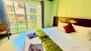 Hotel Hollywood Inn Love Patong - Patong Beach - 8