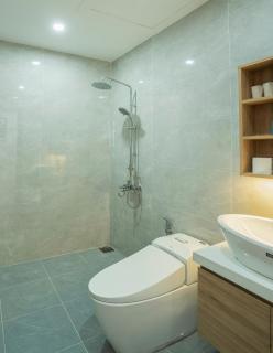 Center Kitchen WasherDryer Minimal Bedroom - 4