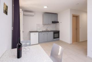 Aqua Maris Apartments - 4