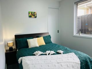 Modern 4 Bed 4 Bath Family friendly Villa - 1