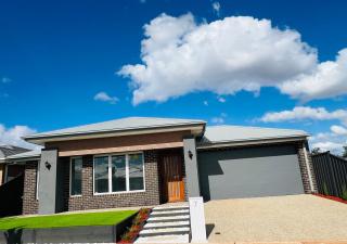 Modern 4 Bed 4 Bath Family friendly Villa - 9