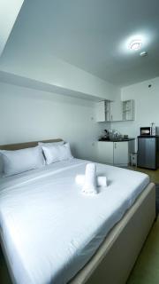 A Skyline Serenity Studio - 9