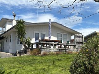 Get off the grid in Waimarama - 8