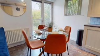 2 Bedroom House Near City Centre with Parking - 5