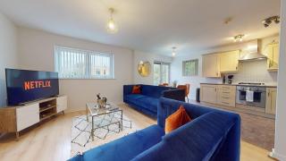 2 Bedroom House Near City Centre with Parking - 4