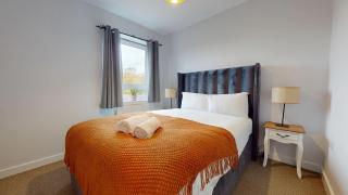 2 Bedroom House Near City Centre with Parking - 1