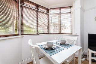 Beautiful 2 Bedroom Flat on Street Lane - 0