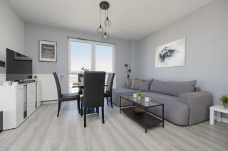 Rondo Wiatraczna Skyview Apartment with Parking Space & Balcony by Noclegi Renters - 1