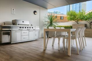 Broadbeach Waterside 2BR Luxury Apt - 9