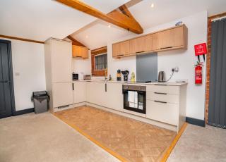 Spacious 2 Bedroom Apartment in Central Newark - 9