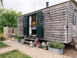 Poppie's Shepherds Hut at Shepherds Lodge Retreat and Wellness - 9