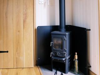 Poppie's Shepherds Hut at Shepherds Lodge Retreat and Wellness - 4