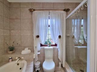 Mulligans Guest Lodge - 6