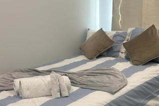 Private Studio Sleeps 2 next to Acton Park - 6