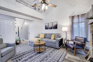 Cozy 2BR Townhouse with Mountain Views & BBQ - 6