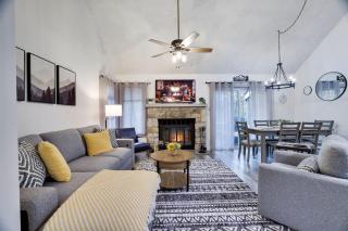 Cozy 2BR Townhouse with Mountain Views & BBQ - 0