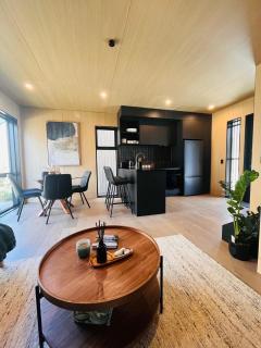 Ski Villa & carpark, a retreat close to everything - 7