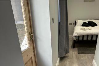 1-Bed - Sleeps 2 - Acton Park & Stn Close - 6