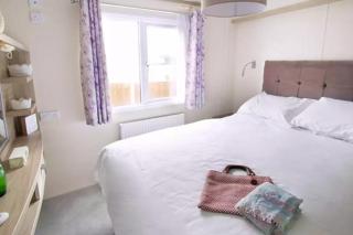 Forest Edge 2 Bedroom Sublime Caravan with Hot Tub - 3