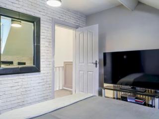 Pass the Keys Lovely 3-Bed Home in City Centre Lots Around - 9