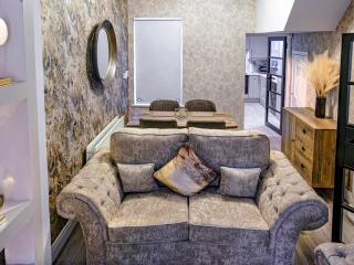 Pass the Keys Lovely 3-Bed Home in City Centre Lots Around - 5