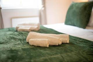 Aberdeen 2BR Flat Near Airport & City Centre - 5