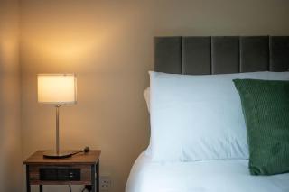 Aberdeen 2BR Flat Near Airport & City Centre - 4