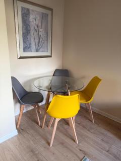 Aberdeen 2BR Flat Near Airport & City Centre - 2