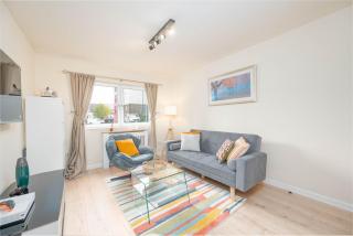 Aberdeen 2BR Flat Near Airport & City Centre - 8