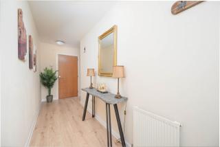 Aberdeen 2BR Flat Near Airport & City Centre - 9
