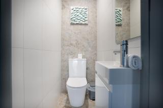 Riverfront Villa 6 Surfers Paradise with Pool - 1