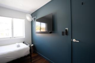 Riverfront Villa 6 Surfers Paradise with Pool - 2