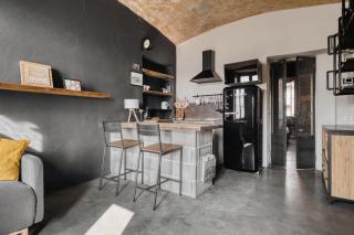 NYC-Style Industrial Apt on Navigli Milan - 4