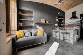 NYC-Style Industrial Apt on Navigli Milan - 3