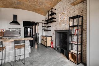 NYC-Style Industrial Apt on Navigli Milan - 5
