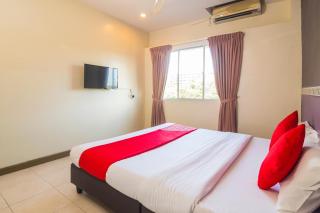 Hotel O Batu Ferringhi Beach formerly ESQ Ferringhi - 4