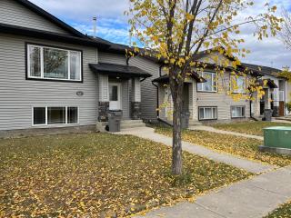3 Adjacent 4-bed Homes - Park Views, Fully Stocked - 0