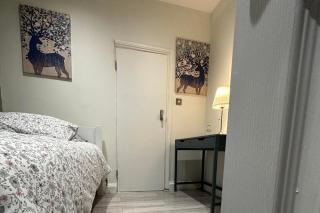 Studio - Sleeps 1 - Acton Park & Stn Close - 2