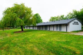 Hotelik nad jeziorem w Łasinie - 0
