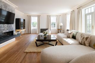 Gilbertson House-York-luxury-sleeps 7 with hot tub - 9