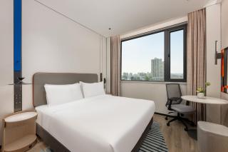 Holiday Inn Express Shanghai Changyang Road by IHG - 1