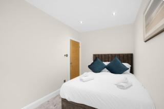 Modern Comfort 2-Bedroom, 2-Bathroom House - 1