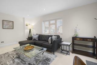 Modern Comfort 2-Bedroom, 2-Bathroom House - 8