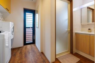 4 minutes by car to American Village Free parking included Accommodates up to 16 people Spacious house tocoa - 3