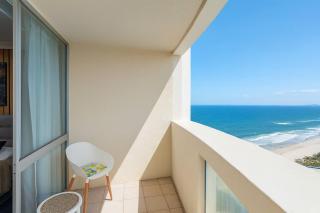 Beachfront 3BR Oasis with Views - 4