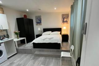 Studio Sleeps 3 - Outdoor Space - Pet Friendly - 6