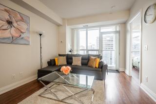 Modern 1 BR Apartment in North York Free parking - 1