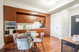 Modern 1 BR Apartment in North York Free parking - 7
